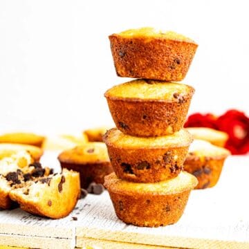 chocolate chip muffins featured image.