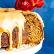 southern pecan praline cake featured image.