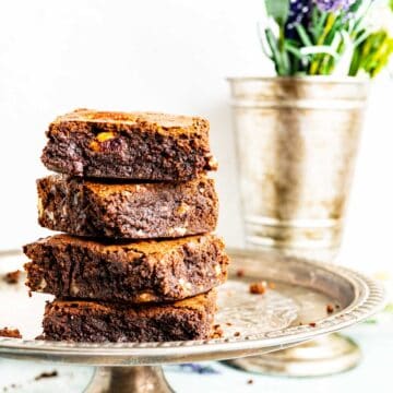 chocolate brownies featured.