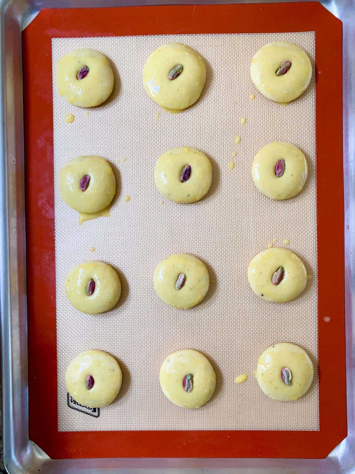 nankhatais placed on a baking tray. 