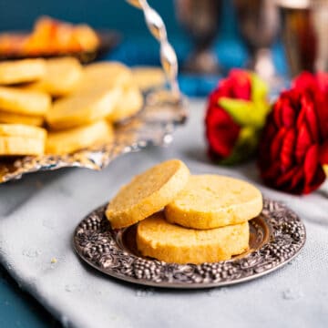 orange shortbread cookies featured image.