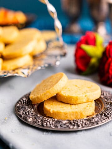 orange shortbread cookies featured image.