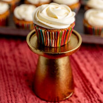 cinnamon cupcake featured image.